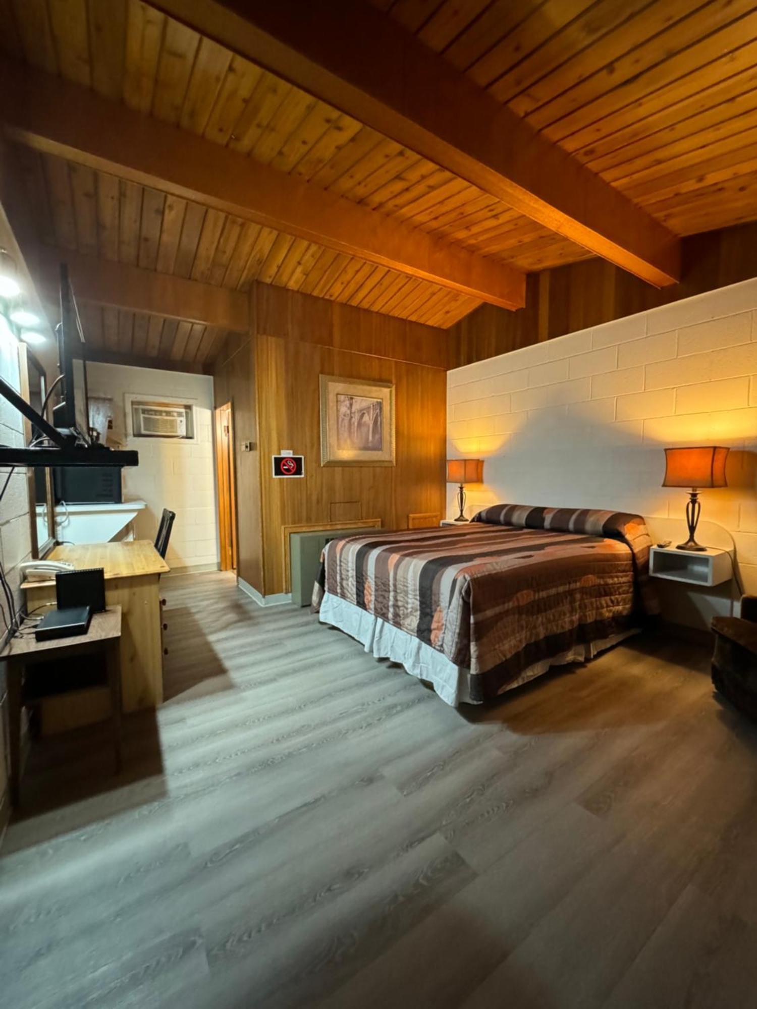 مدسين هات Ace Crown Motel المظهر الخارجي الصورة