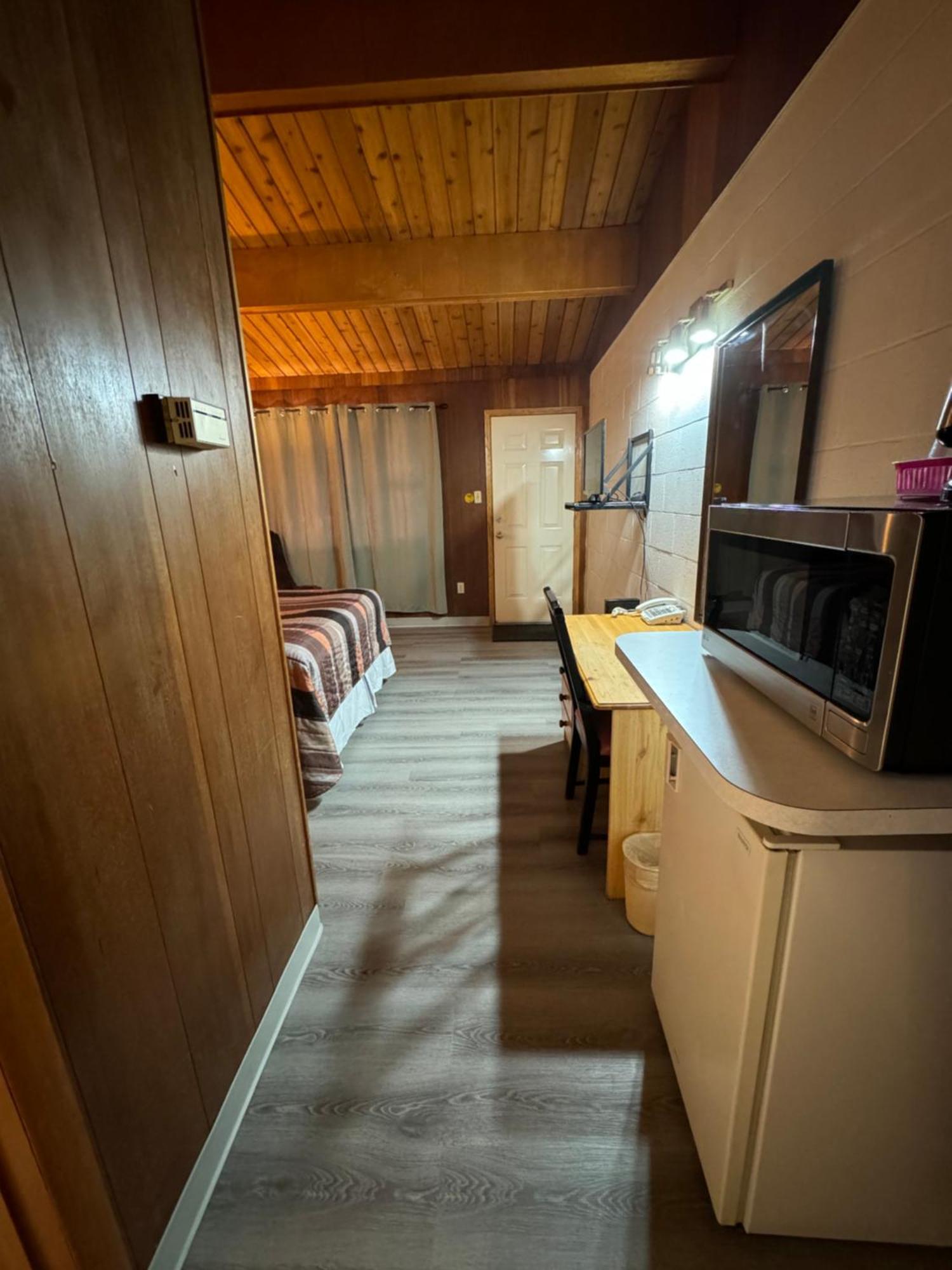 مدسين هات Ace Crown Motel المظهر الخارجي الصورة