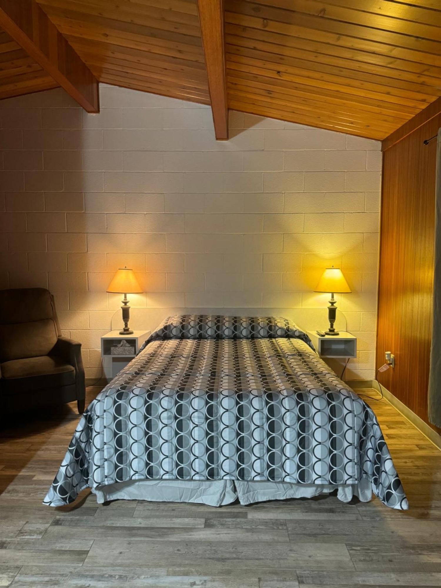 مدسين هات Ace Crown Motel المظهر الخارجي الصورة