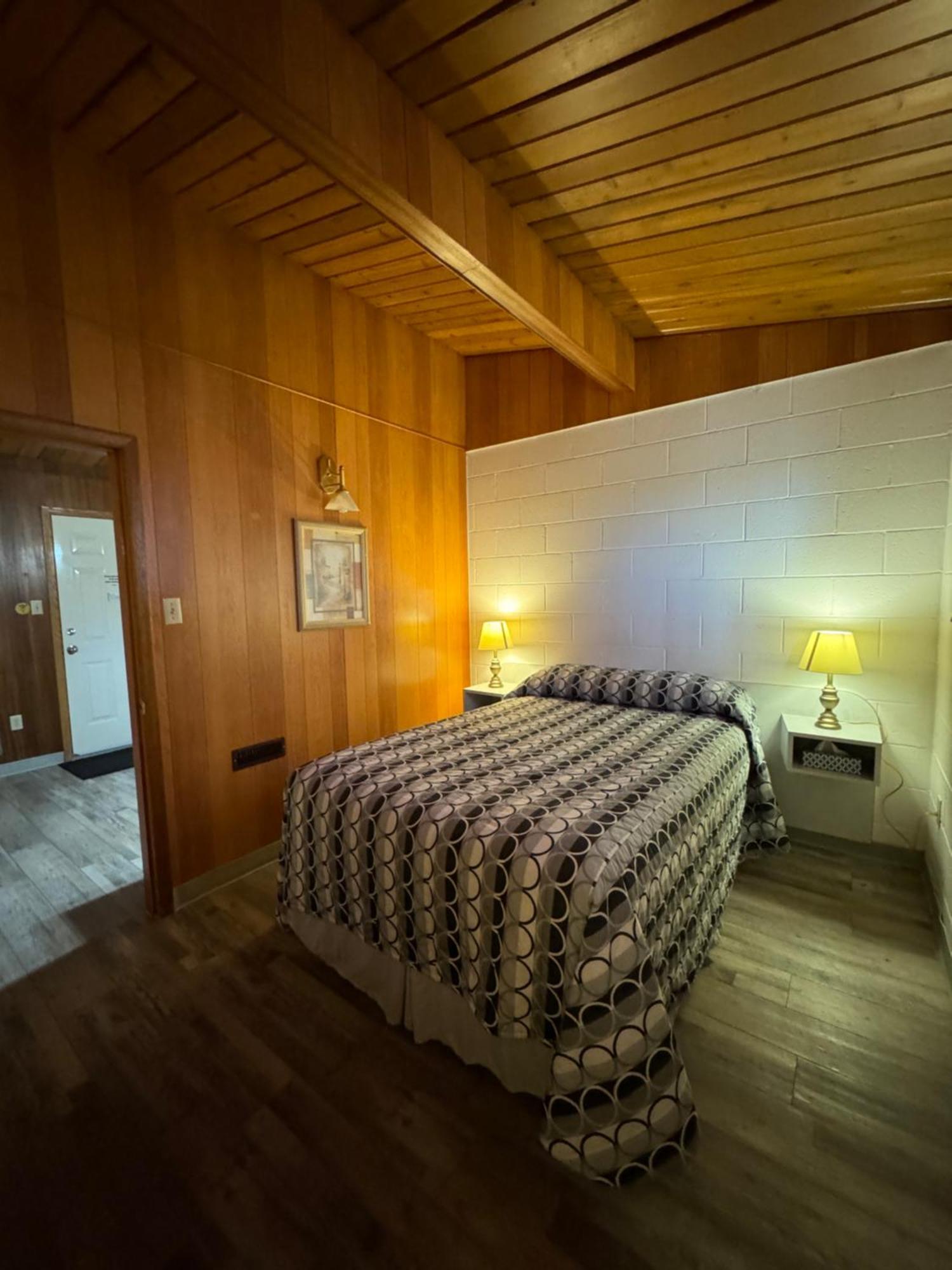 مدسين هات Ace Crown Motel المظهر الخارجي الصورة