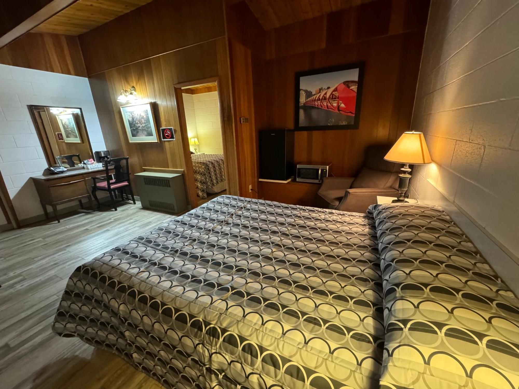مدسين هات Ace Crown Motel المظهر الخارجي الصورة