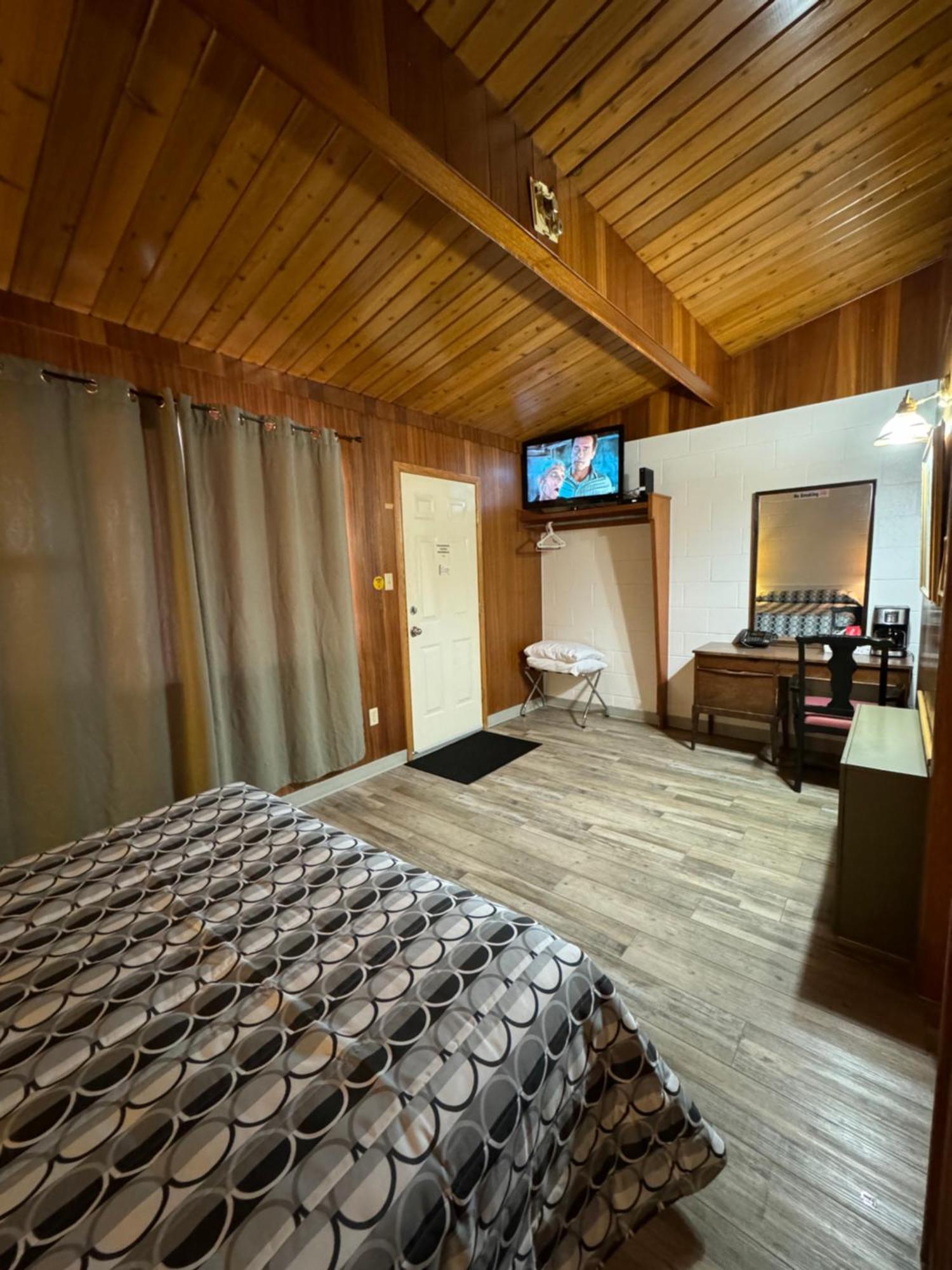 مدسين هات Ace Crown Motel المظهر الخارجي الصورة