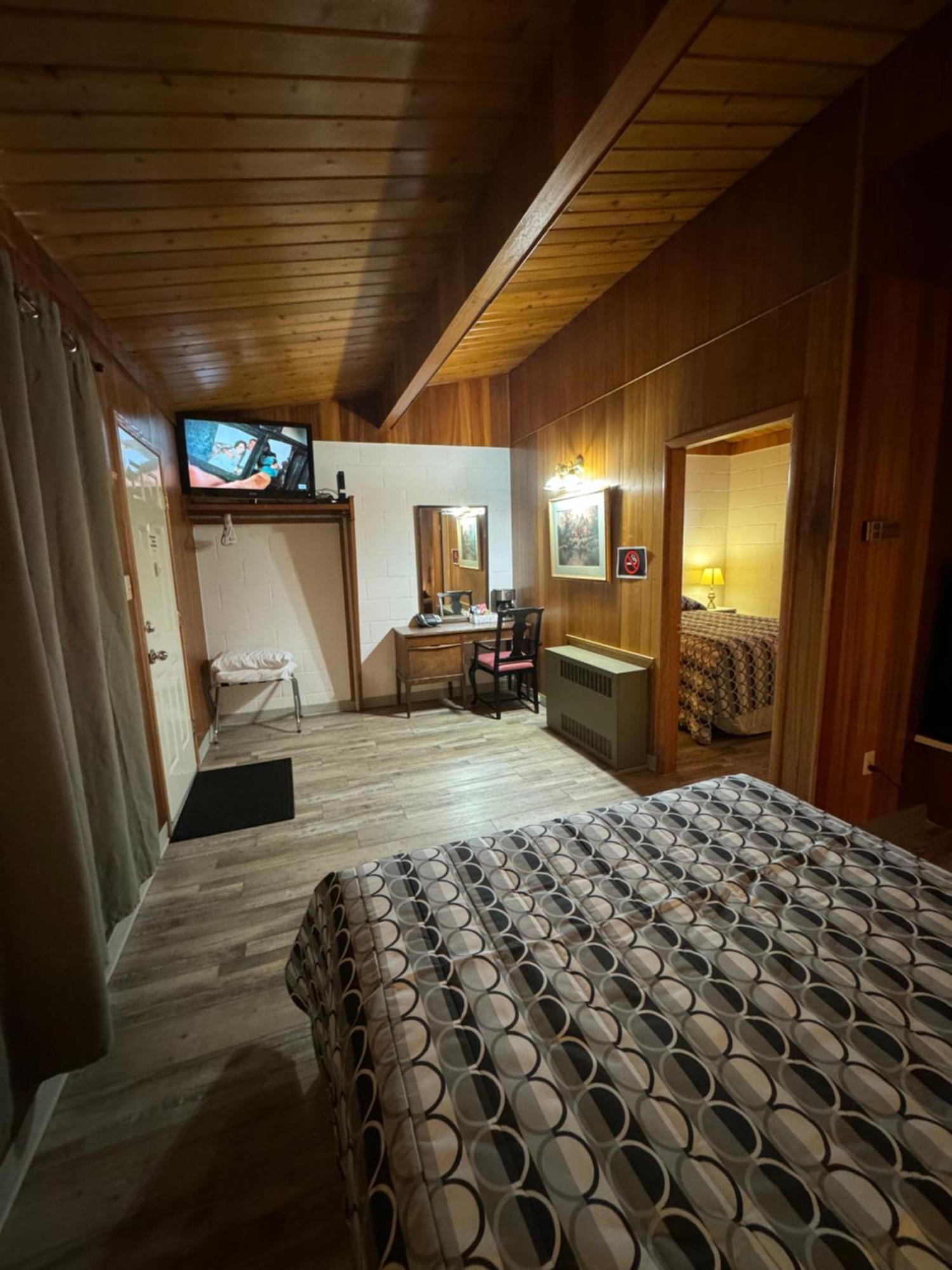 مدسين هات Ace Crown Motel المظهر الخارجي الصورة