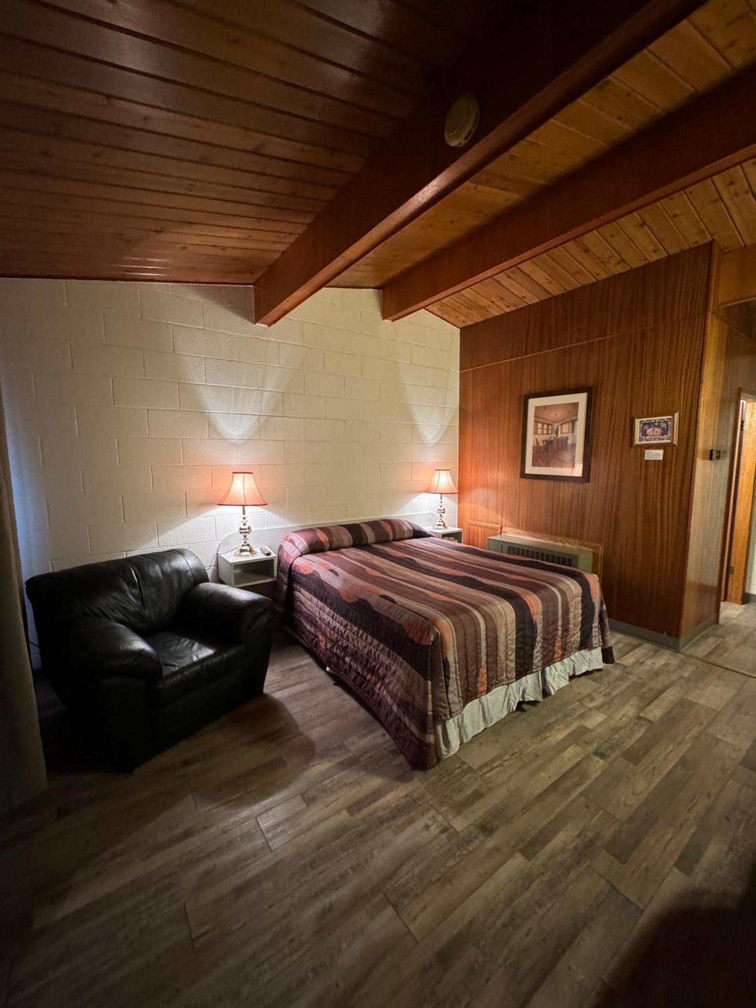 مدسين هات Ace Crown Motel المظهر الخارجي الصورة