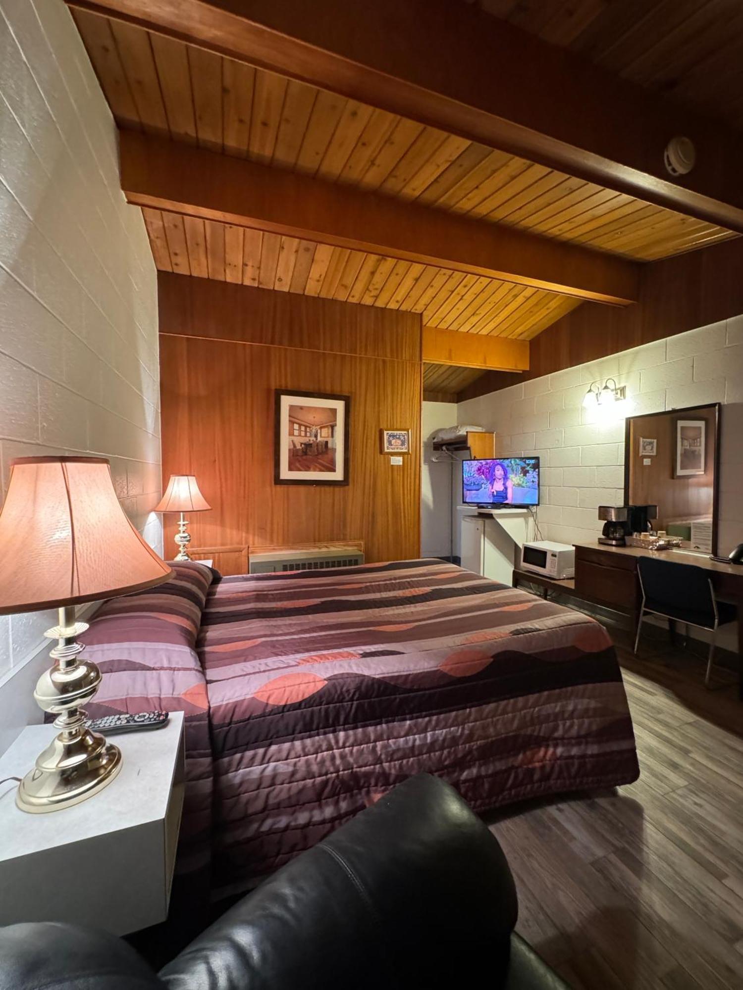 مدسين هات Ace Crown Motel المظهر الخارجي الصورة
