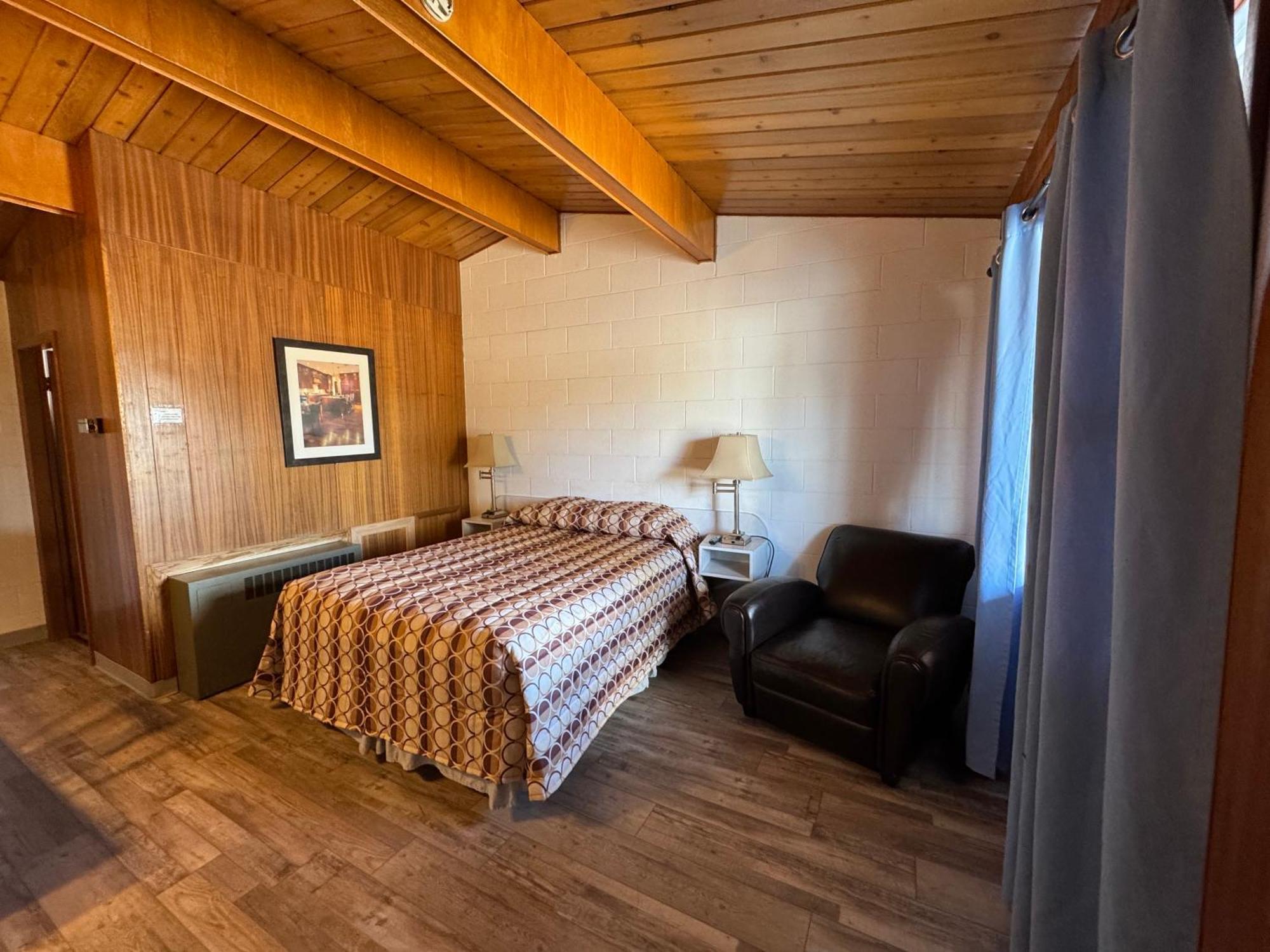 مدسين هات Ace Crown Motel المظهر الخارجي الصورة