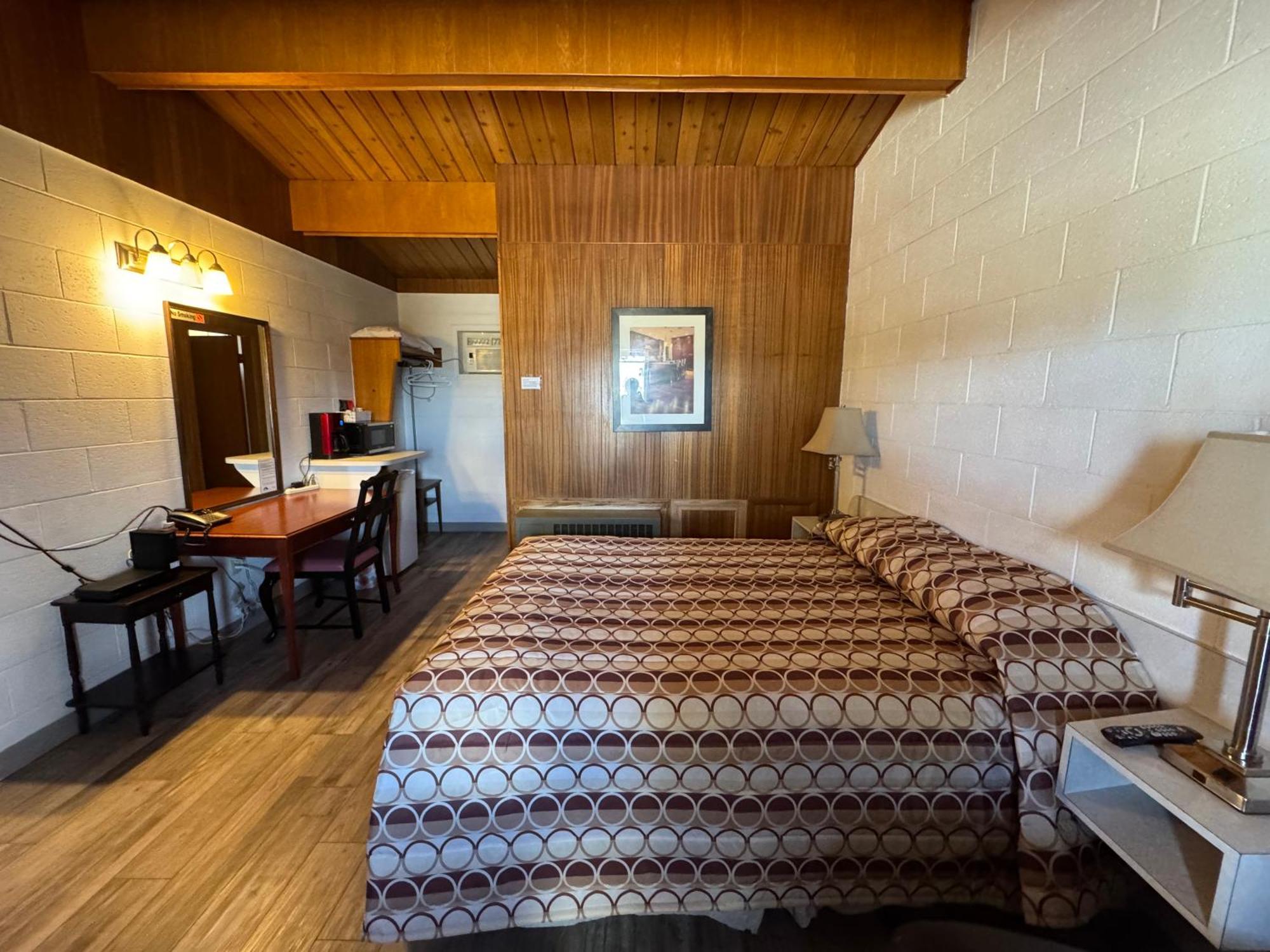 مدسين هات Ace Crown Motel المظهر الخارجي الصورة