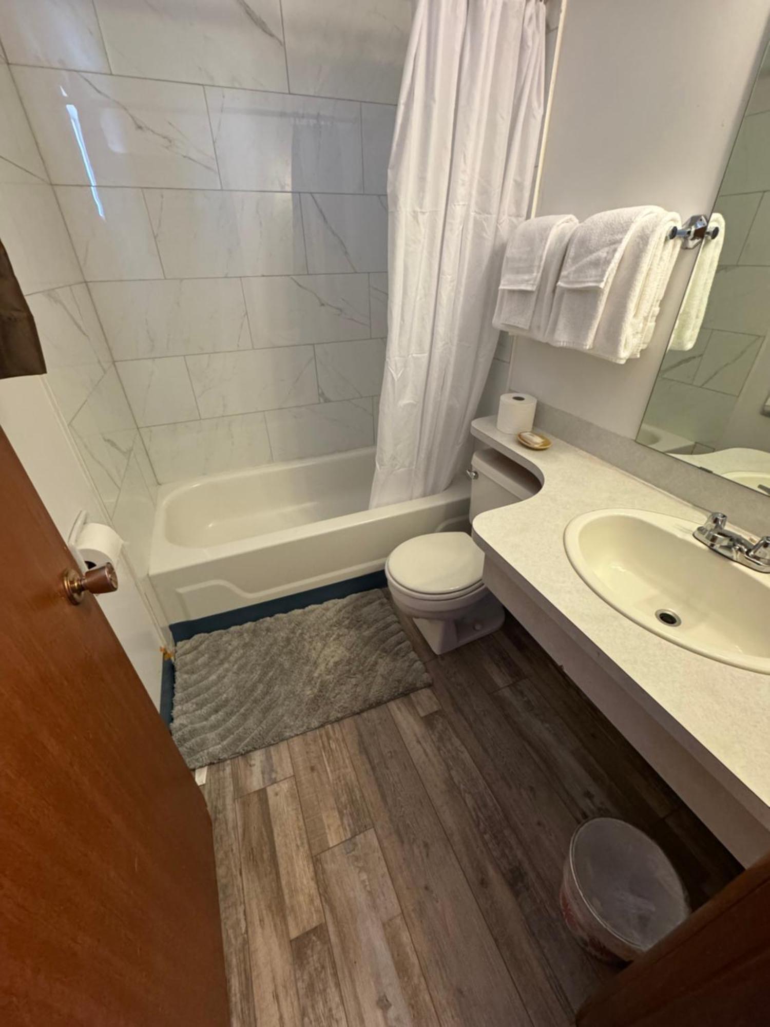 مدسين هات Ace Crown Motel المظهر الخارجي الصورة