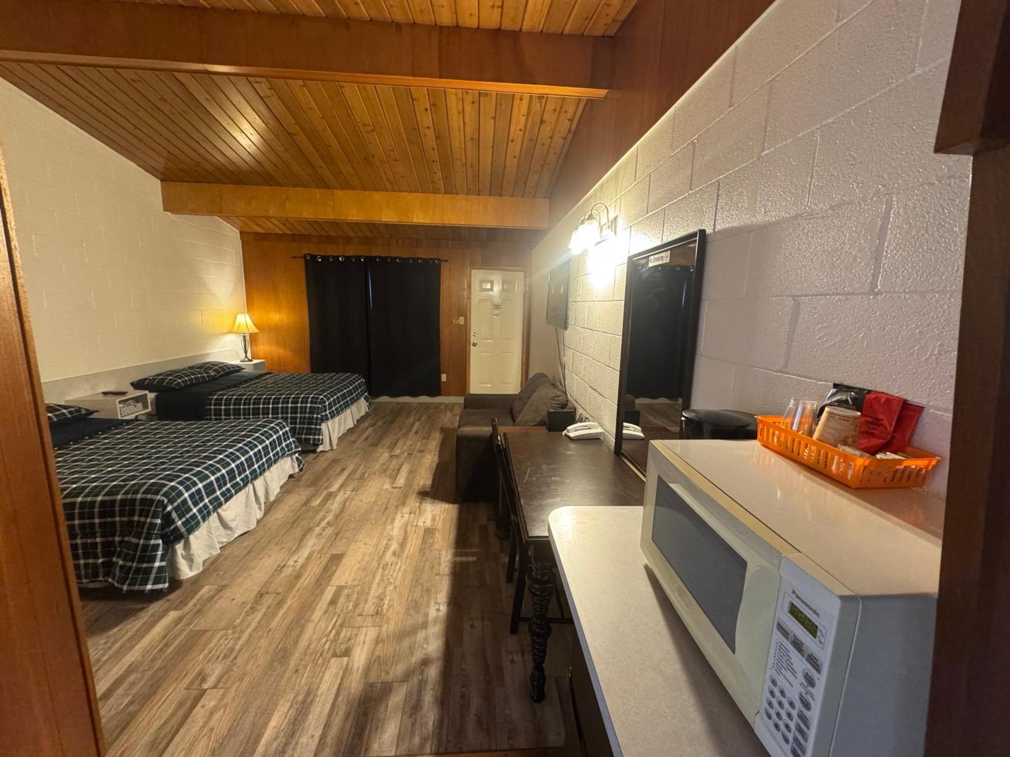 مدسين هات Ace Crown Motel المظهر الخارجي الصورة